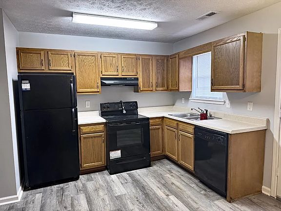 4th image of 2047 Salisbury Dr APT C
