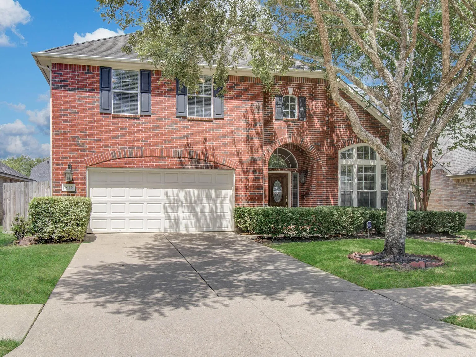 4 bed, 2.5 bath, 2871 sqft, $2,500 — Photo 2