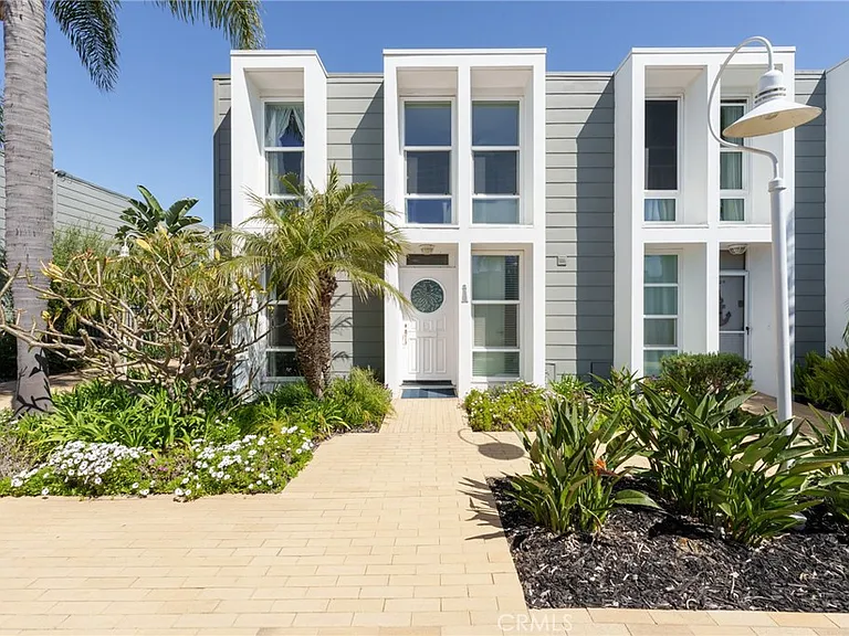 4021 Aladdin Dr — Photo 1