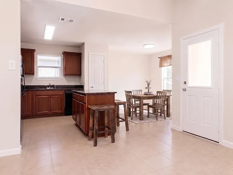 12114 Clara Ln — Photo 2