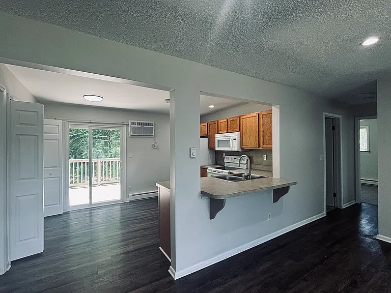 74 Village Ct #4 — Photo 2