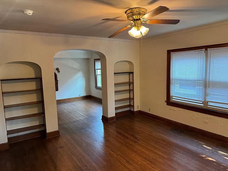 3262 Indianola Ave #D — Photo 2
