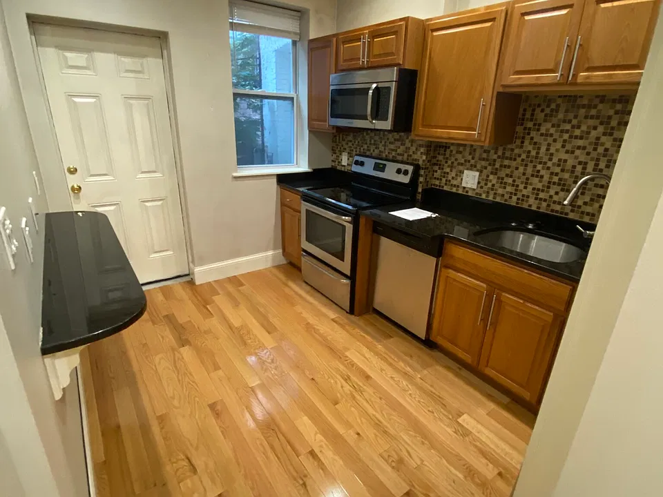 51 Joy St #1R