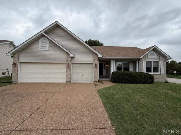 701 Garden Bounty Dr, Saint Peters, MO 63376