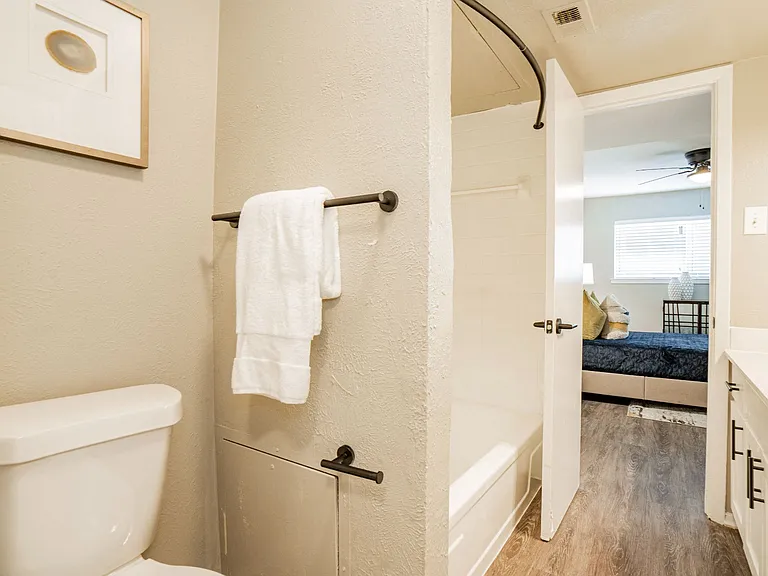 Aero White Rock — Photo 14