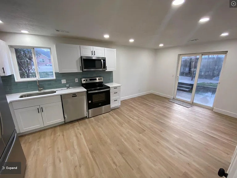 1825 E Vine St — Photo 10