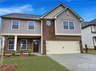 402 Fox Cove Rd, Hendersonville, NC 28792