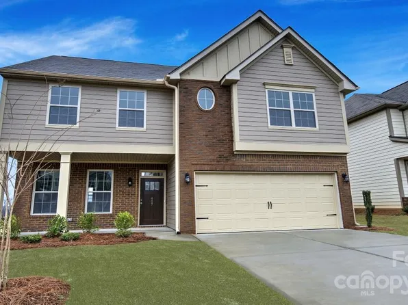 402 Fox Cove Rd, Hendersonville, NC 28792