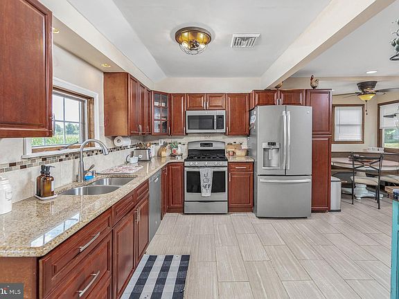 5th image of 111 N Golfwood Ave