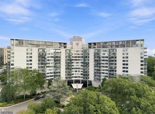 1 Claridge Dr #917, Verona Twp., NJ 07044