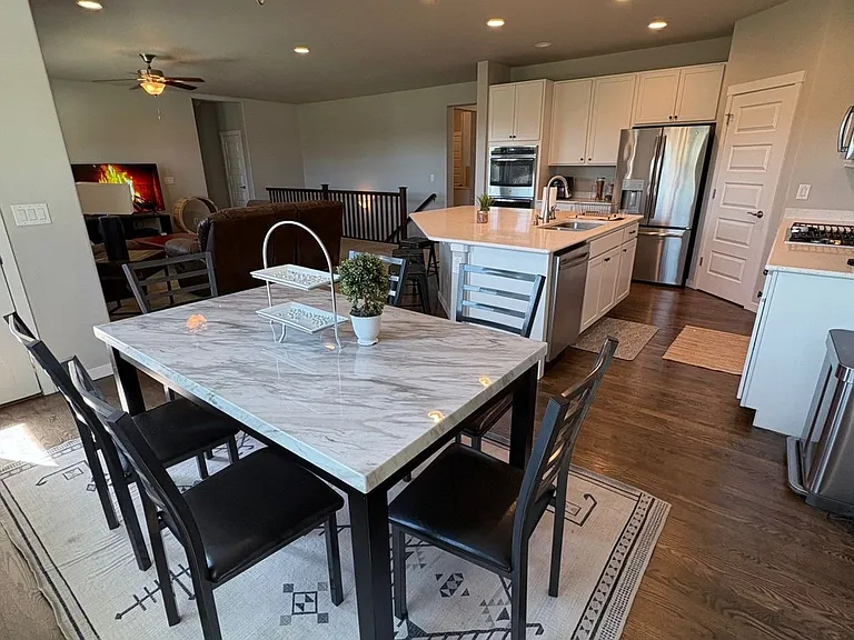 2302 Tabor St — Photo 9