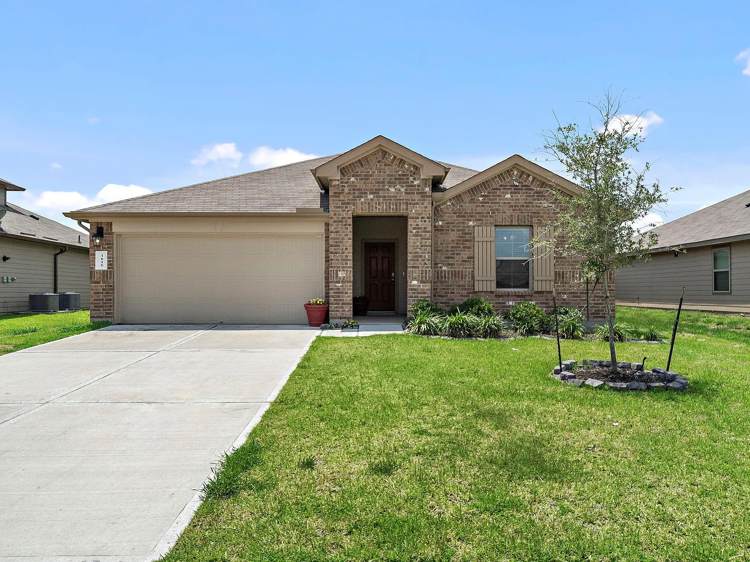 4 bed, 2.0 bath, 2061 sqft, $2,475 — Photo 1