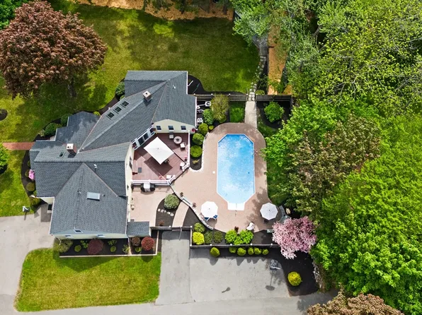 324 Main St, Lynnfield, MA 01940