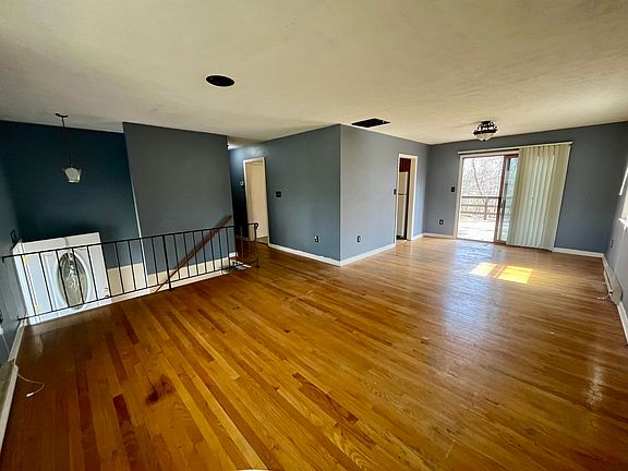 5th image of 28 Flint Mountain Dr
