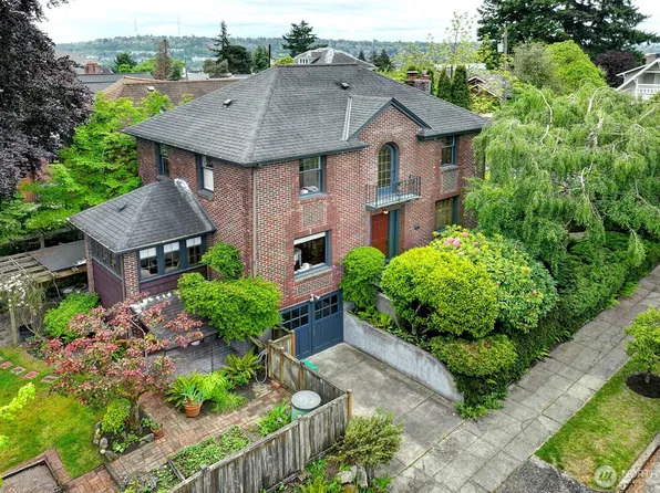 4132 Burke Avenue N, Seattle, WA 98103