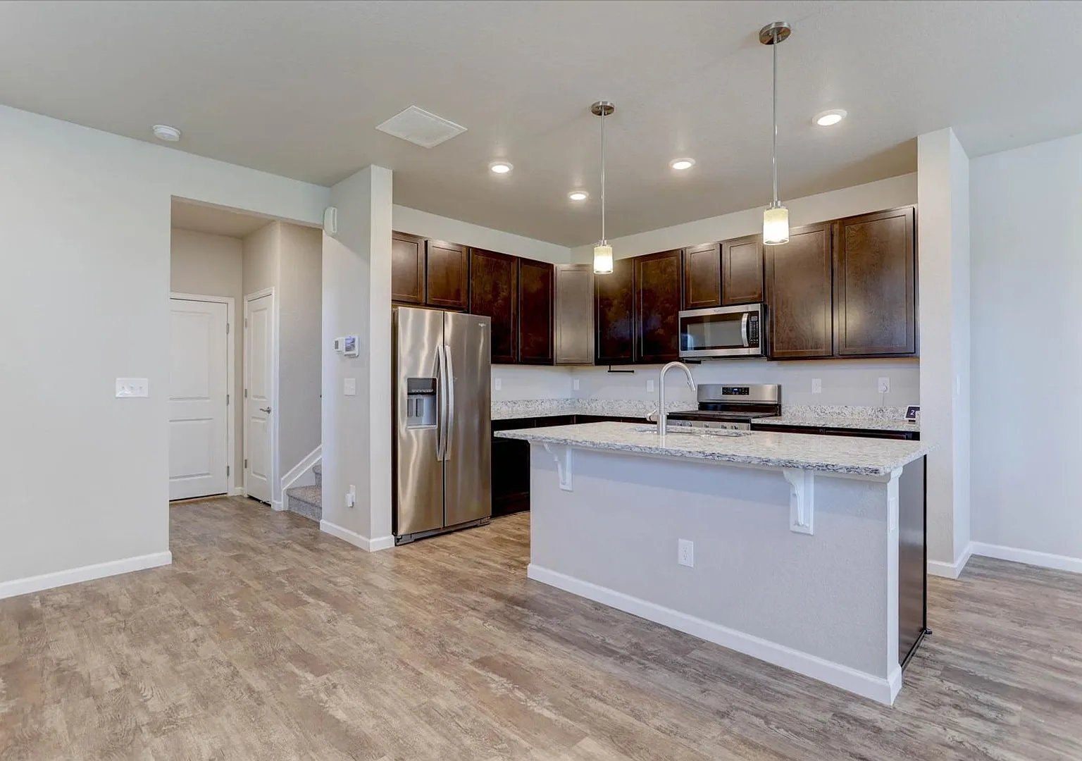 Like New 3bed/3bath/2car End-Unit Townhome — Photo 1