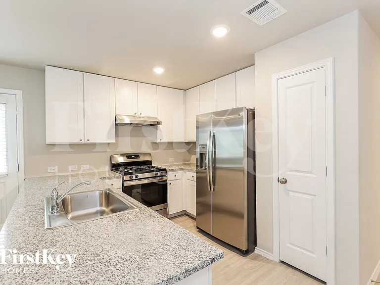10606 Varmus Dr — Photo 6