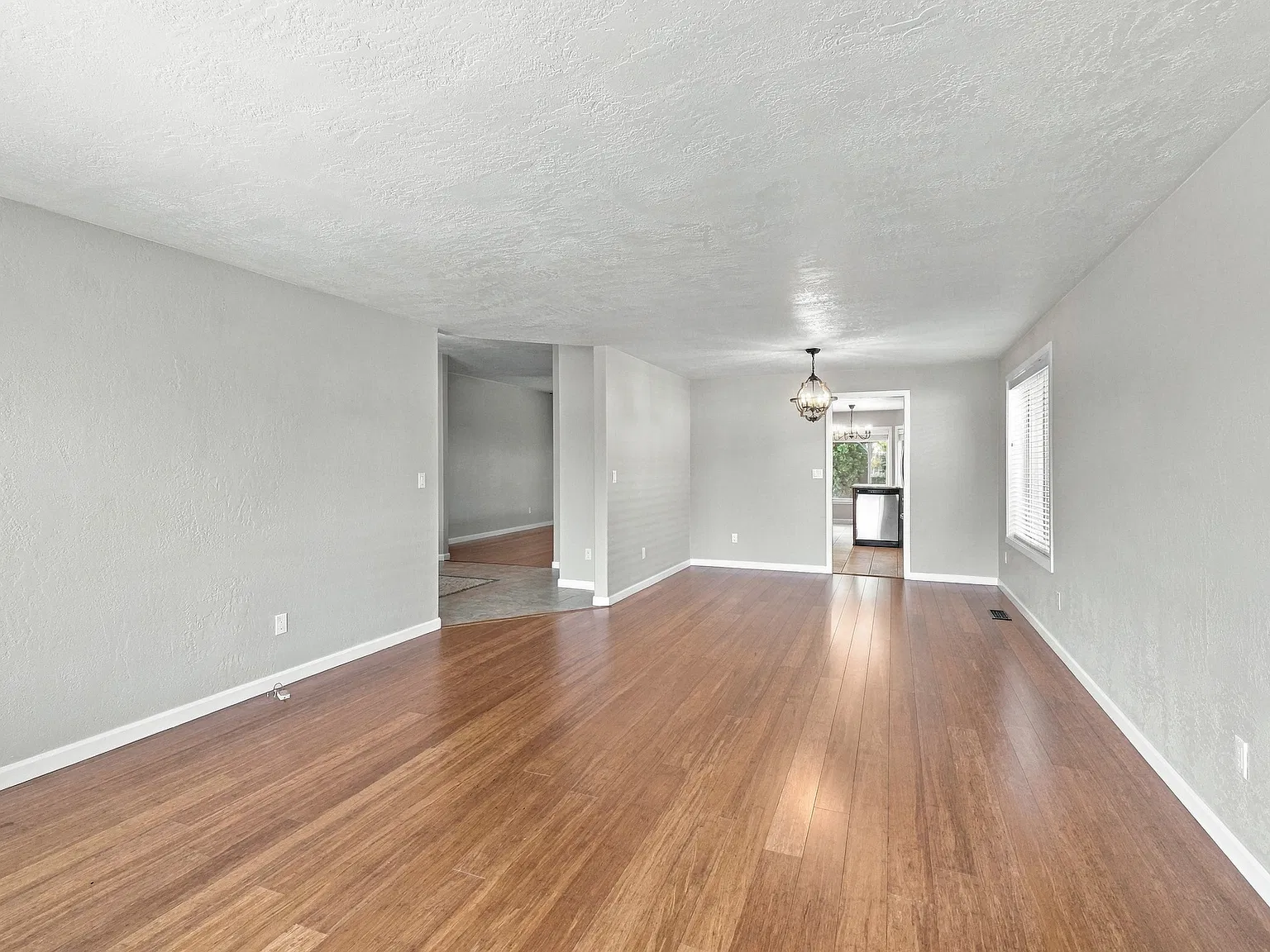 3 bed, 1877 sqft, $2,700 — Photo 4