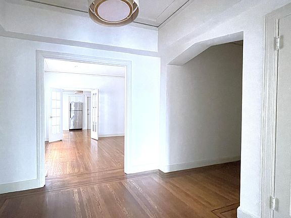3rd image of 1830 Clay St APT 401