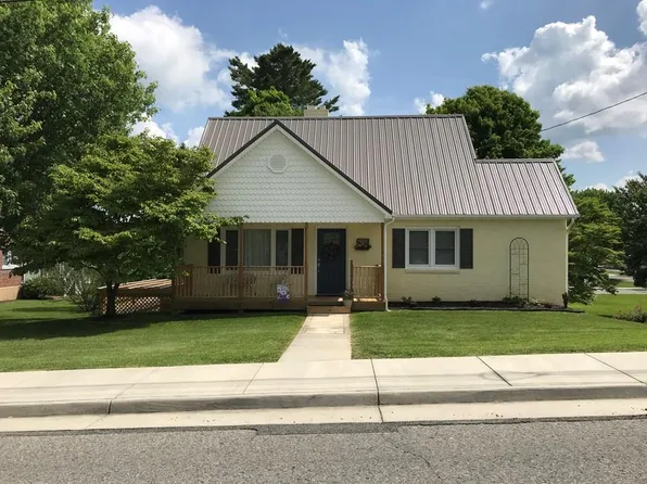 305 E Buck Ave, Rural Retreat, VA 24368