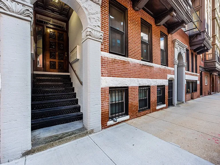 8 Battery St #14 — Photo 24