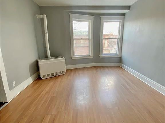 5th image of 1098 E Lovejoy St
