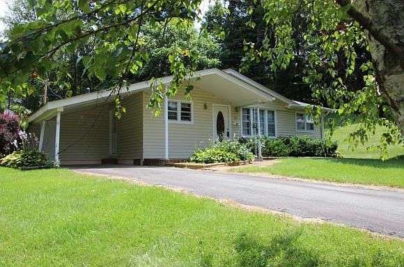 1st image of 213 E Hillcrest Dr