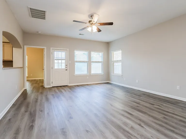 985 Oak Falls Dr — Photo 4