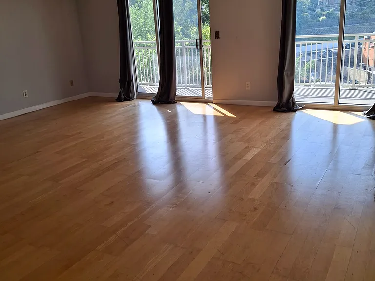 1055 River Rd — Photo 8