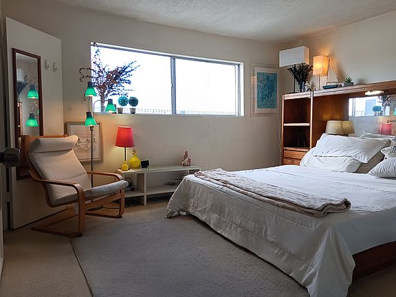 5th image of 960 Larrabee St APT 223