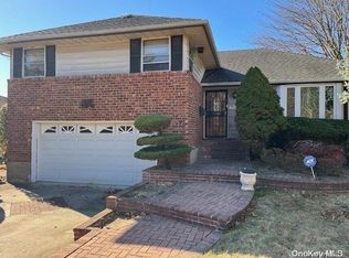 855 Baldwin Dr, Westbury, NY 11590