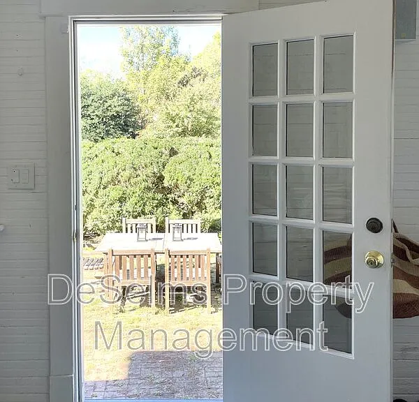 704 Timber Ln — Photo 10