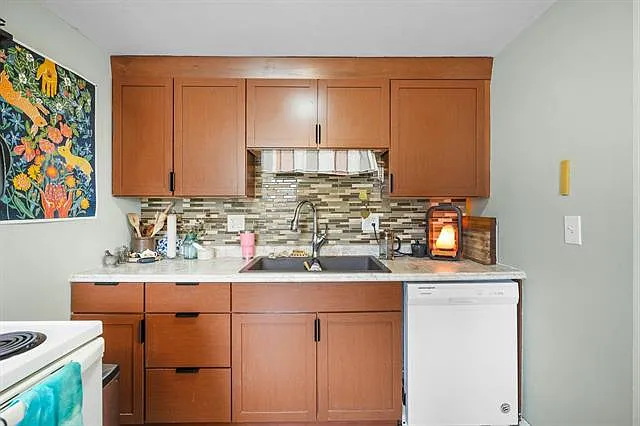 1140 E Johnson St #4 — Photo 5