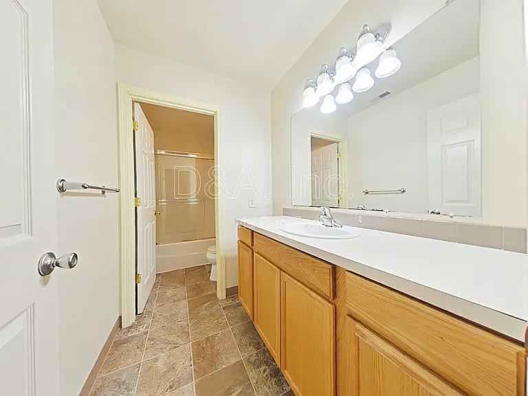 3435 SE 3rd St — Photo 10