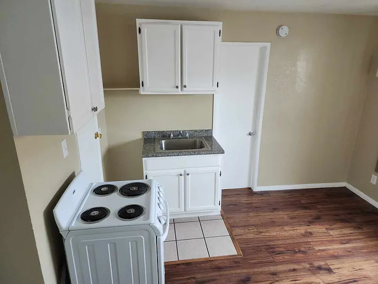 139 S Avenue 52 #6 — Photo 4