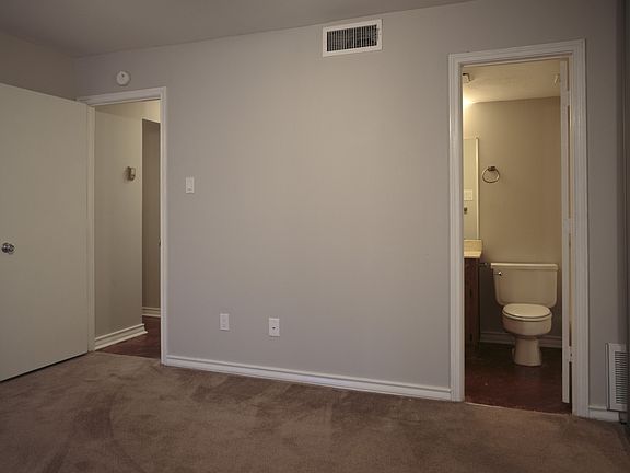 5th image of 904 Kilkenny Ct APT D