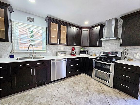 4th image of 1911 Alderwood Dr