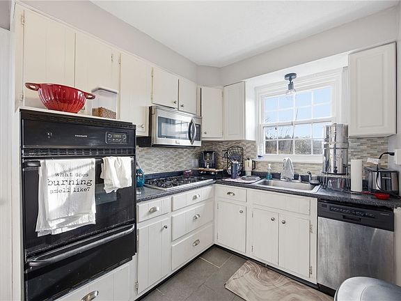 4th image of 135 Spring Grove Rd