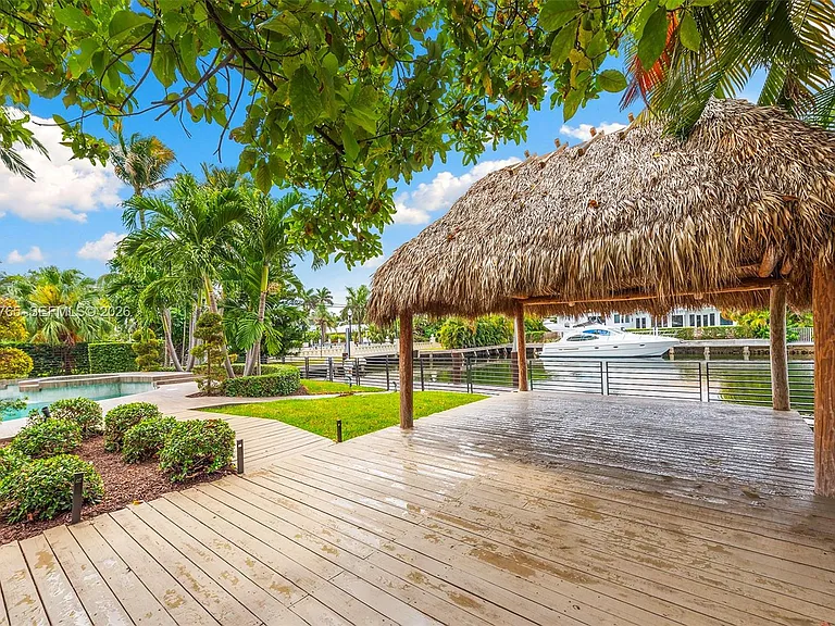 552 Palm Dr — Photo 63