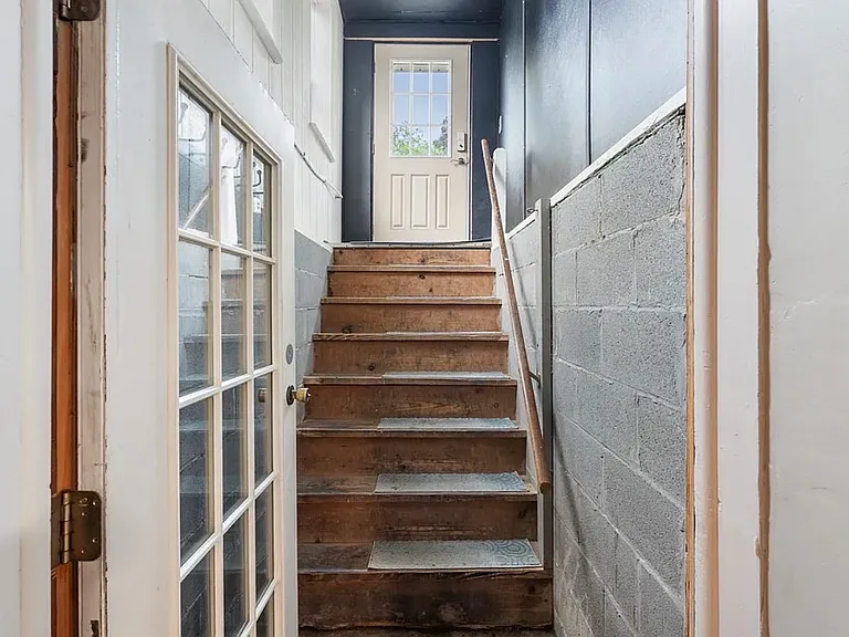 Barrett Ave — Photo 2