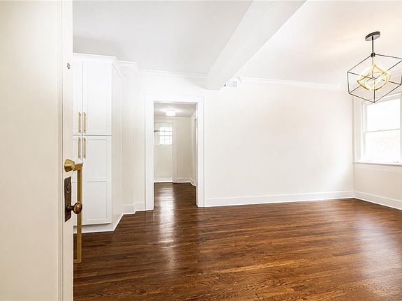 3rd image of 423 Clairemont Ave APT 19