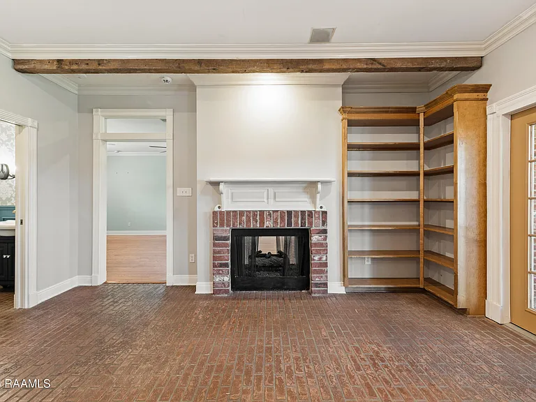 300 Oak Hollow Dr — Photo 14
