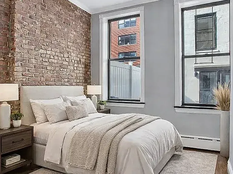 350 W 21st St #5 — Photo 2