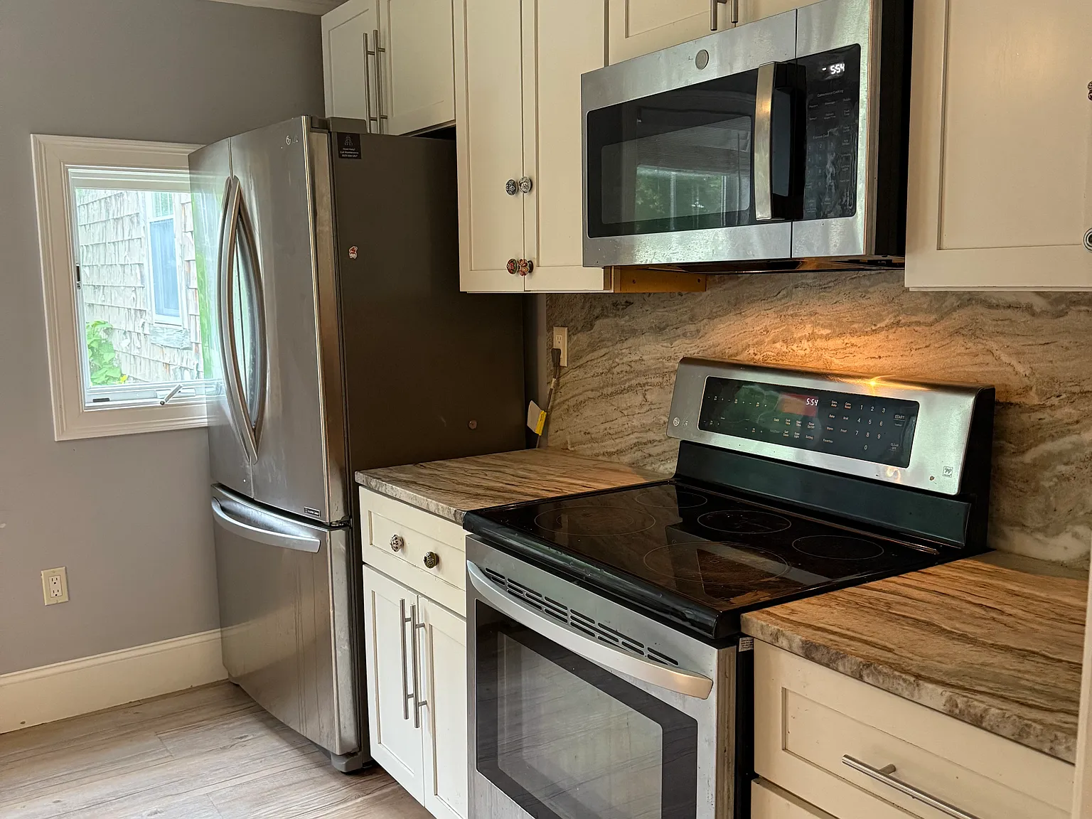 3 bed, 1211 sqft, $2,995 — Photo 3
