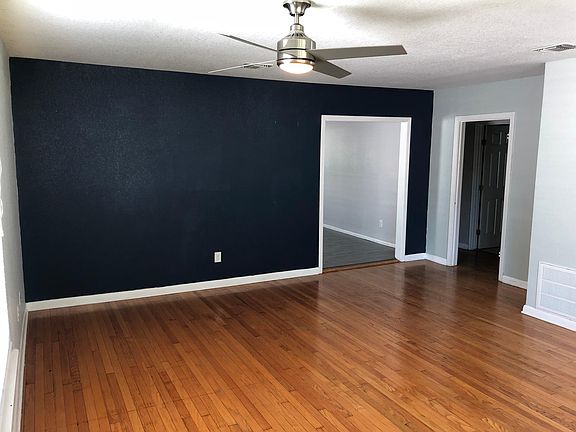 3rd image of 303 N Park Blvd
