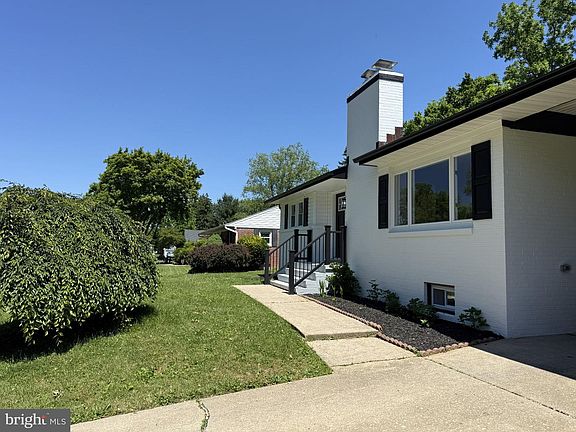 2nd image of 103 Stoneleigh Rd