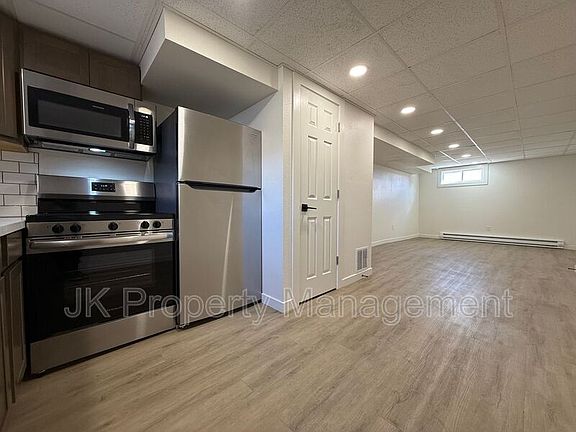 4th image of 2006 6th St NE APT B