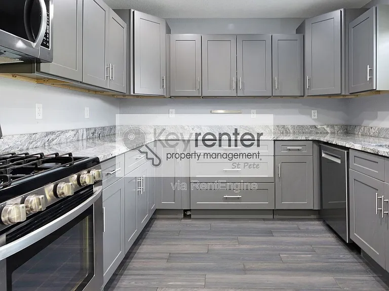 5923 19th St NE — Photo 9
