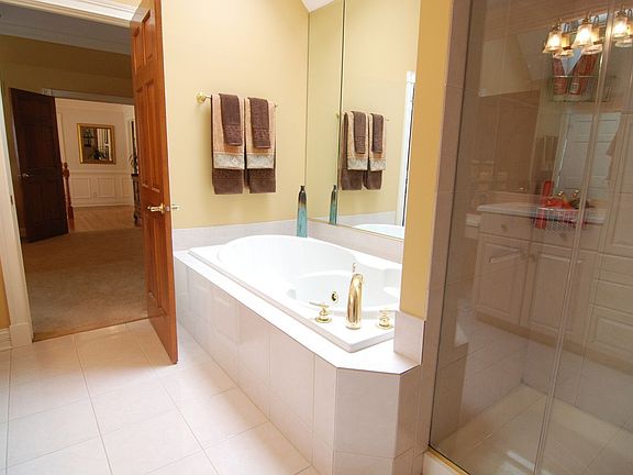 5th image of 1734 Eagle Brook Dr