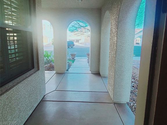 5th image of 927 Via Canale Dr